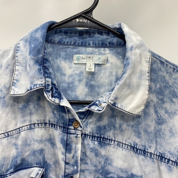 love Fire acid washed chambray hi Lo semi cropped dolman sleeve button down - Picture 3 of 9
